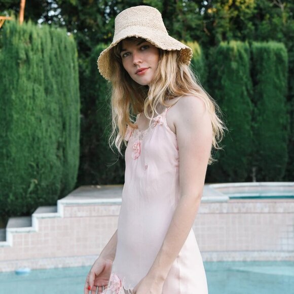 New Wyeth Lacey Raffia Crochet Scalloped Edge Natural Bucket Straw Hat NWT - Picture 3 of 15